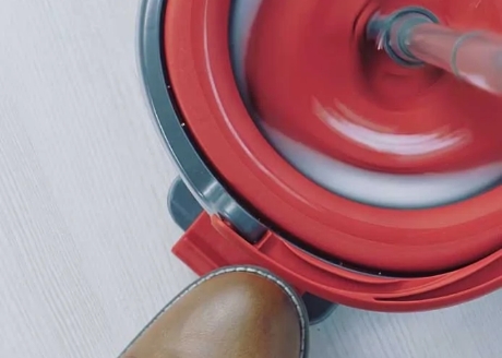 Obrotowy system odsączania mopa