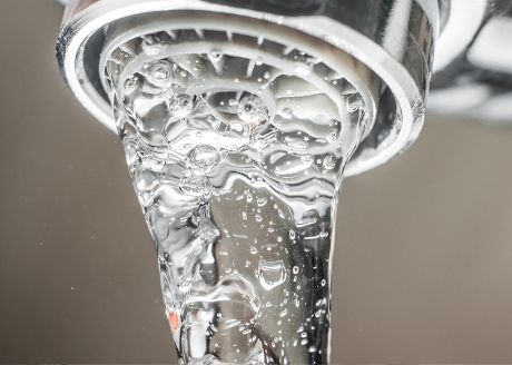 Aerator napowietrzający strumień