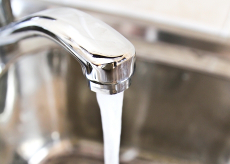 Fabryczny otwór na baterię kuchenną