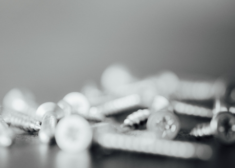 Śruby montażowe w zestawie