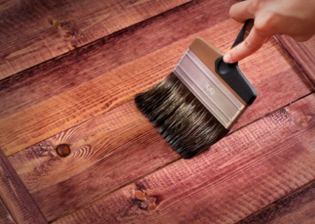 Do odnawiania malowanego wcześniej drewna