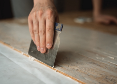 doskonała przyczepność do podłoża