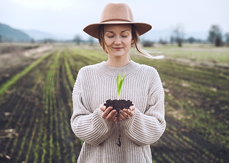 Wpływa na właściwy rozwój roślin