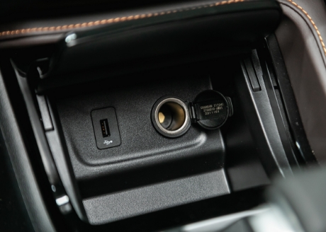 Zasilanie gniazdem zapalniczki