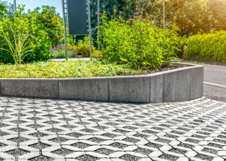 Wzmocnienie skarp lub wzniesień