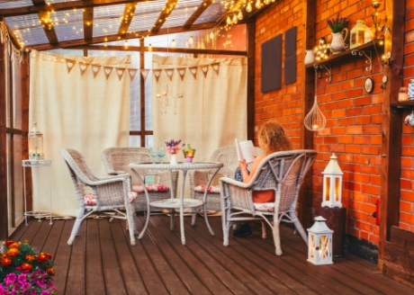 Prywatność podczas odpoczynku na tarasie