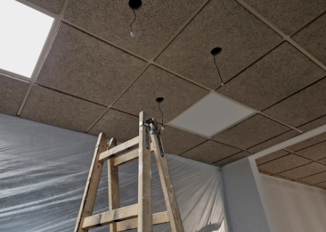 ZAPEWNIA STABILNOŚĆ KONSTRUKCJI