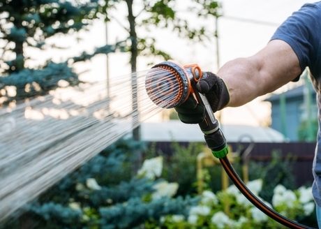 Uchwyty do wieszania zraszaczy