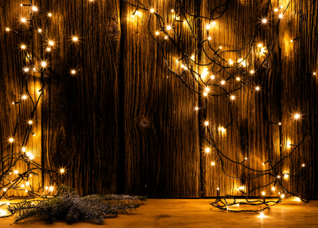 300 diod LED w kolorze ciepłej bieli 
