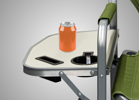 Praktyczny stolik z miejscem na napój